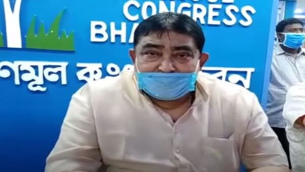 রবীন্দ্রনাথকে বহিরাগত বলায় আক্রমণ অনুব্রতর রবীন্দ্রনাথকে বহিরাগত বলায় আক্রমণ অনুব্রতর