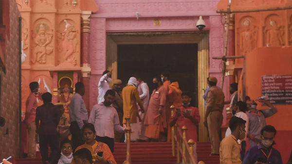 অযোধ্যায় আবাহনের পুজো অযোধ্যায় আবাহনের পুজো