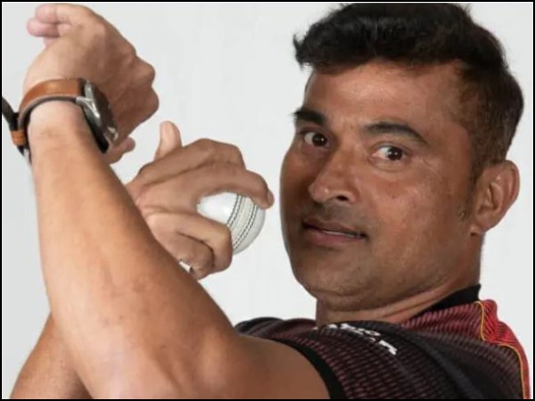 নাইট জার্সিতে অভিষেক 