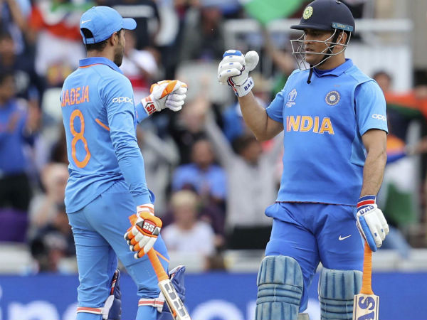 ধোনি ক্যারিশমা ধোনি ক্যারিশমা