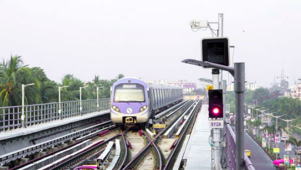 মেট্রো রেল পরিষেবা চালু একদিন পর মেট্রো রেল পরিষেবা চালু একদিন পর
