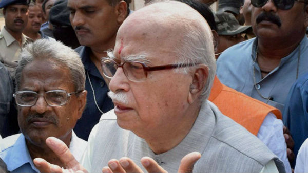 ভিডিও কনফারেন্সিংয়ে অনুষ্ঠানে যোগ লালকৃষ্ণ আডবাণীর ভিডিও কনফারেন্সিংয়ে অনুষ্ঠানে যোগ লালকৃষ্ণ আডবাণীর