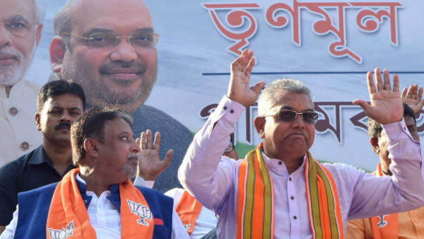 মুকুল রায়কে নিয়ে হালে বিস্তর সমস্যায় বিজেপি মুকুল রায়কে নিয়ে হালে বিস্তর সমস্যায় বিজেপি