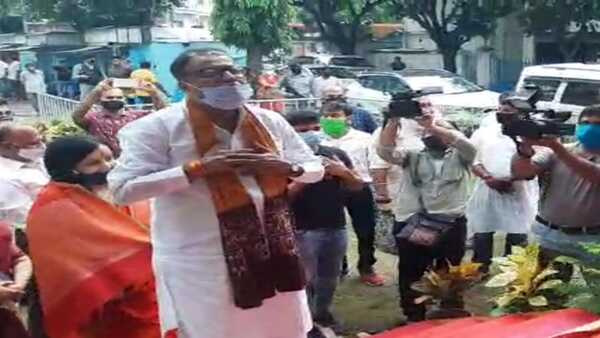 পুজোর উদ্বোধন মুকুল রায়ের হাত ধরে