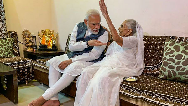 হিরাবেনের বাড়ির আল্পনাতেও লেখা ছিল 'রাম' নাম