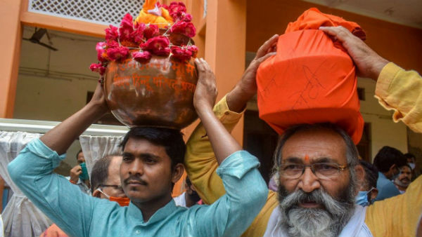সক্রিয় ভূমিকা নেন বিনয় কাটিয়ার, প্রবীন তোগাডিয়া, বিষ্ণু হরি ডালমিয়ারাও সক্রিয় ভূমিকা নেন বিনয় কাটিয়ার, প্রবীন তোগাডিয়া, বিষ্ণু হরি ডালমিয়ারাও
