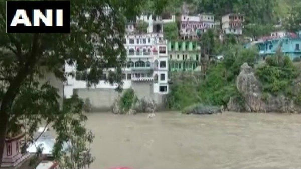 ফাঁড়া কাটতে আরও তিন দিন ফাঁড়া কাটতে আরও তিন দিন