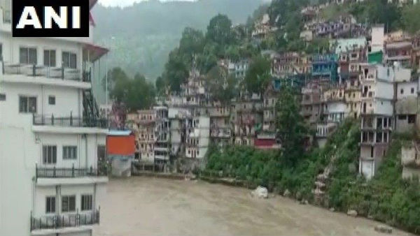 হড়পা বানের আশঙ্কায় লাল সতর্কতা হড়পা বানের আশঙ্কায় লাল সতর্কতা