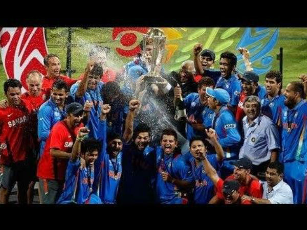 ১৬ বছর দেশের হয়ে খেলেছেন ধোনি