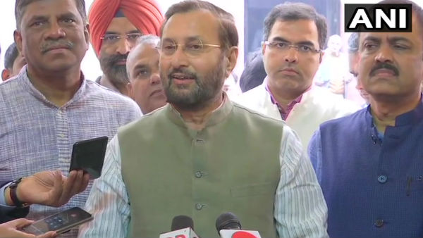 স্যানিটাইজেশন বাধ্যতামূলক