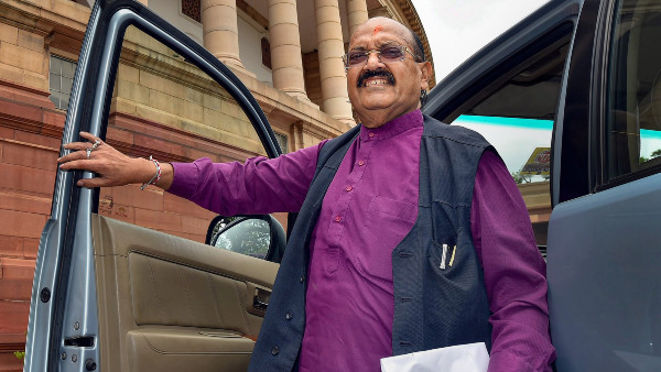 অমরকে বহিষ্কার করা হয়