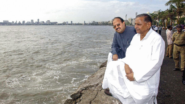 সরকার বাঁচিয়ে হয়ে ওঠেন মসিহা