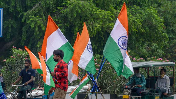 ১৫ই পুণ্যলগ্নে দেশভাগের আগুনে তখন জ্বলছে নোয়াখালি, কলকাতায় ১৫ই পুণ্যলগ্নে দেশভাগের আগুনে তখন জ্বলছে নোয়াখালি, কলকাতায়