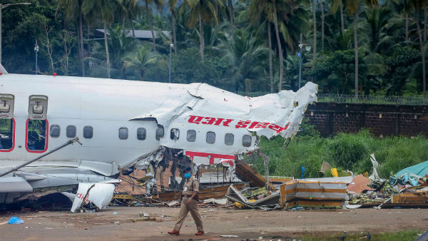 দুই পাইলট সহ মারা যান ১৮ জন দুই পাইলট সহ মারা যান ১৮ জন