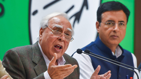 দলের অভ্যন্তরীণ পরিবর্তনের দাবি দলের অভ্যন্তরীণ পরিবর্তনের দাবি