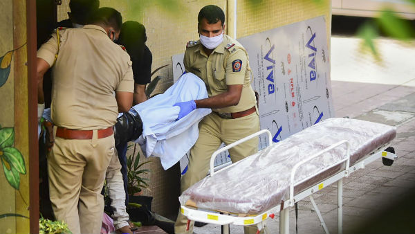 অভিনেতার মৃত্যুর পরই দেখা যায় সন্দীপকে অভিনেতার মৃত্যুর পরই দেখা যায় সন্দীপকে