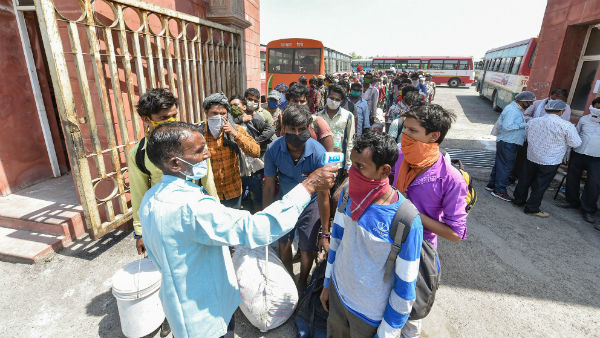 রেলের কামরাতেই আইসোলেশন ওয়ার্ড তৈরি রেলের কামরাতেই আইসোলেশন ওয়ার্ড তৈরি