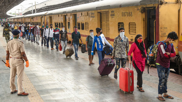 করোনা মোকাবিলাতেও একটানা লড়াই করোনা মোকাবিলাতেও একটানা লড়াই