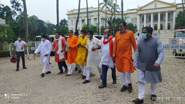রবি ঠাকুরকে নিয়ে লড়াই নয়