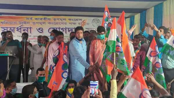 বিরোধী শিবির থেকে তৃণমূলে যোগদান বিরোধী শিবির থেকে তৃণমূলে যোগদান