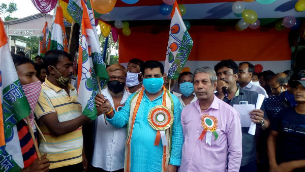 স্বরূপনগরে বিজেপি-সিপিএম ছেড়ে তৃণমূলে স্বরূপনগরে বিজেপি-সিপিএম ছেড়ে তৃণমূলে