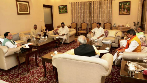 বৈঠক দিলীপ ঘোষের বাড়িতেও বৈঠক দিলীপ ঘোষের বাড়িতেও
