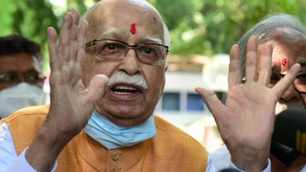 আদবানীকে শুভেচ্ছা