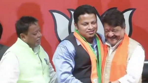 রীতিমতো জল্পনা বাড়িয়ে দিলেন অনুপম রীতিমতো জল্পনা বাড়িয়ে দিলেন অনুপম