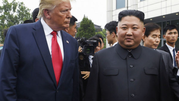 বর্ণবৈষম্যের অভিযোগে গা-ছাড়া মনোভাব ট্রাম্পের বর্ণবৈষম্যের অভিযোগে গা-ছাড়া মনোভাব ট্রাম্পের