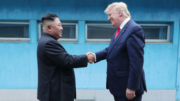 উত্তর কোরিয়া ও আমেরিকার বন্ধুত্ব কেমন? উত্তর কোরিয়া ও আমেরিকার বন্ধুত্ব কেমন?