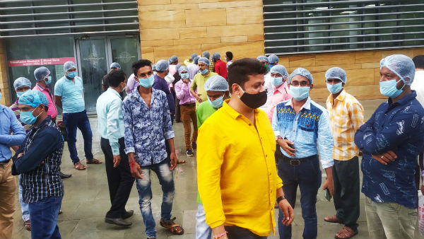 পরিবারের পাশে অভিষেকের যুবযোদ্ধারা