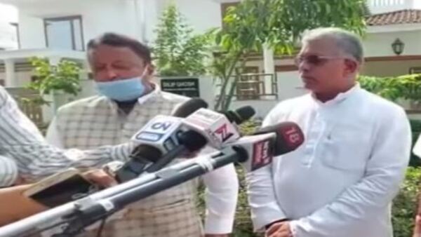 দিল্লিতে দিলীপ ঘোষ, মুকুল রায়, রাহুল সিনহার বৈঠক দিল্লিতে দিলীপ ঘোষ, মুকুল রায়, রাহুল সিনহার বৈঠক