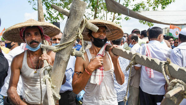 ইন্ডিয়া গেটে বিক্ষোভ