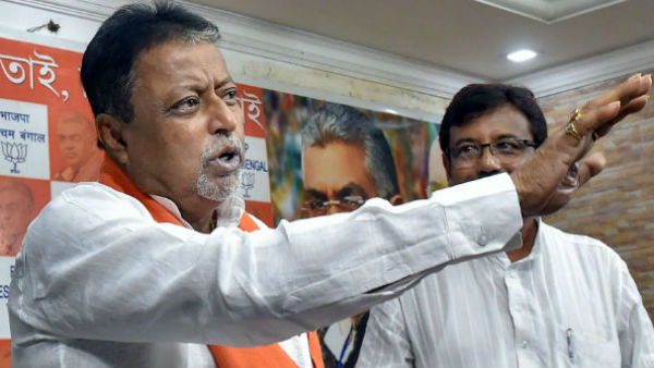 তৃণমূলে ভাঙনের ভীতি ফেরাতে আসরে মুকুল