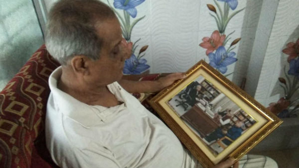 কাঁচাগোল্লা, নলেন গুড়ের পাটালি, বাগদা চিংড়ি খেলে ভালবাসতেন প্রণবদা, স্মৃতি চারণায় অসিত মজুমদার কাঁচাগোল্লা, নলেন গুড়ের পাটালি, বাগদা চিংড়ি খেলে ভালবাসতেন প্রণবদা, স্মৃতি চারণায় অসিত মজুমদার