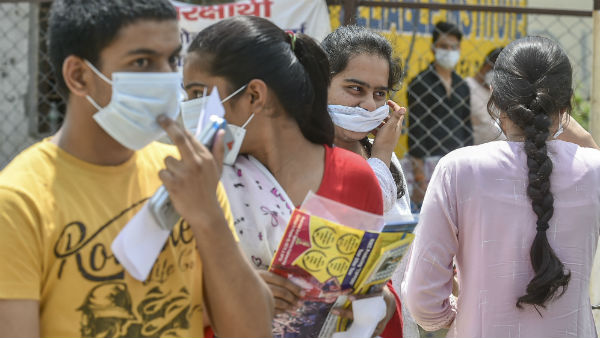 যানযন্ত্রনায় চরম ভোগান্তির শিকার পরীক্ষার্থীরা