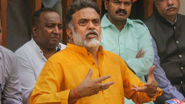 মহারাষ্ট্রে করোনা পরিস্থিতি নিয়ে সঞ্জয় নিরুপম