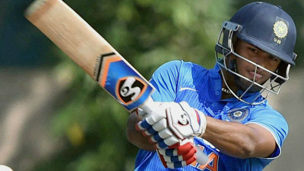 থমকে গিয়েছে কেরিয়ার থমকে গিয়েছে কেরিয়ার