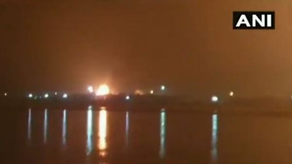 বিস্ফোরণ থেকে বিধ্বংসী আগুন