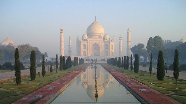 তাজের প্রথম দর্শক চিনা