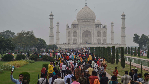 সোমবার তাজে দর্শক সংখ্যা ছিল ১,২৩৫ জন