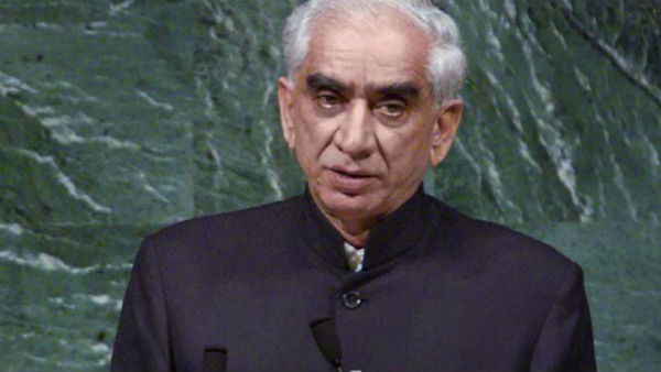 বিভিন্ন বিতর্কে জড়িয়ে একাধিকবার দল থেকে বহিস্কৃতও হয়েছেন যশবন্ত 