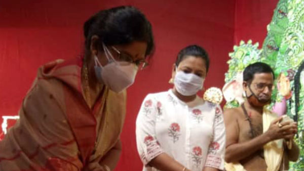  মন্ত্রী শশী পাঁজার দুর্গা বরণ