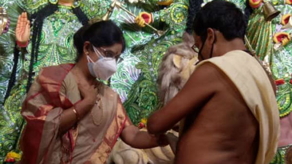  প্রতিবারের মতো এবারও পুজোয় ব্যস্ত ছিলেন শশী পাঁজা