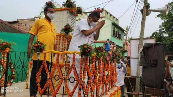 শুভেন্দুর ব্যানারে ঢাকছে বিভিন্ন জায়গা শুভেন্দুর ব্যানারে ঢাকছে বিভিন্ন জায়গা