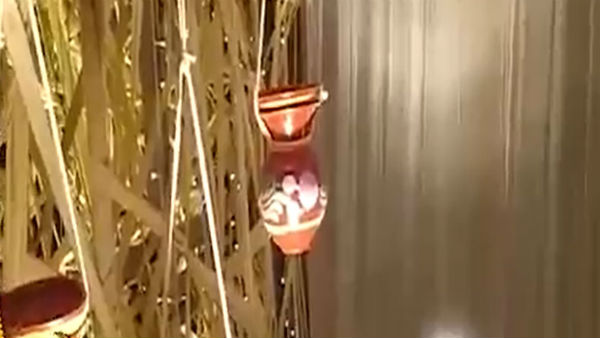 করোনা সঙ্কটে হস্তশিল্পীদের পাশে দাঁড়াতেই অভিনব ভাবনা করোনা সঙ্কটে হস্তশিল্পীদের পাশে দাঁড়াতেই অভিনব ভাবনা