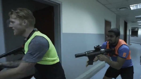 যুদ্ধক্ষেত্রে বন্দুক হাতে ছুট ক্রিকেটারদের