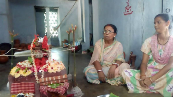 ভাদ্র নবমীর ঘটপুজো দিয়ে শুরু হয় জেনারেল শংকর রায়চৌধুরীর বাড়ির দুর্গাপুজো ভাদ্র নবমীর ঘটপুজো দিয়ে শুরু হয় জেনারেল শংকর রায়চৌধুরীর বাড়ির দুর্গাপুজো