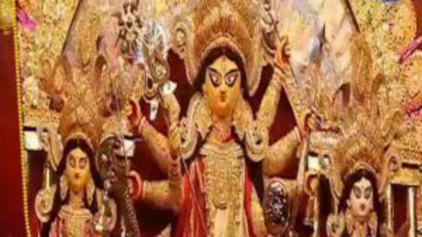 মহালার পর থেকেই রাস্তায় মানুষের ঢল