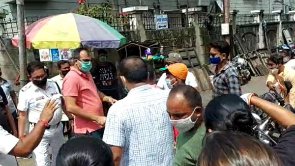 নয়া কৃষি আইনের সমর্থনে বিজেপির বাইক মিছিলকে ঘিরে ধুন্ধুমার নয়া কৃষি আইনের সমর্থনে বিজেপির বাইক মিছিলকে ঘিরে ধুন্ধুমার